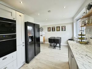 Kitchen/Diner- click for photo gallery